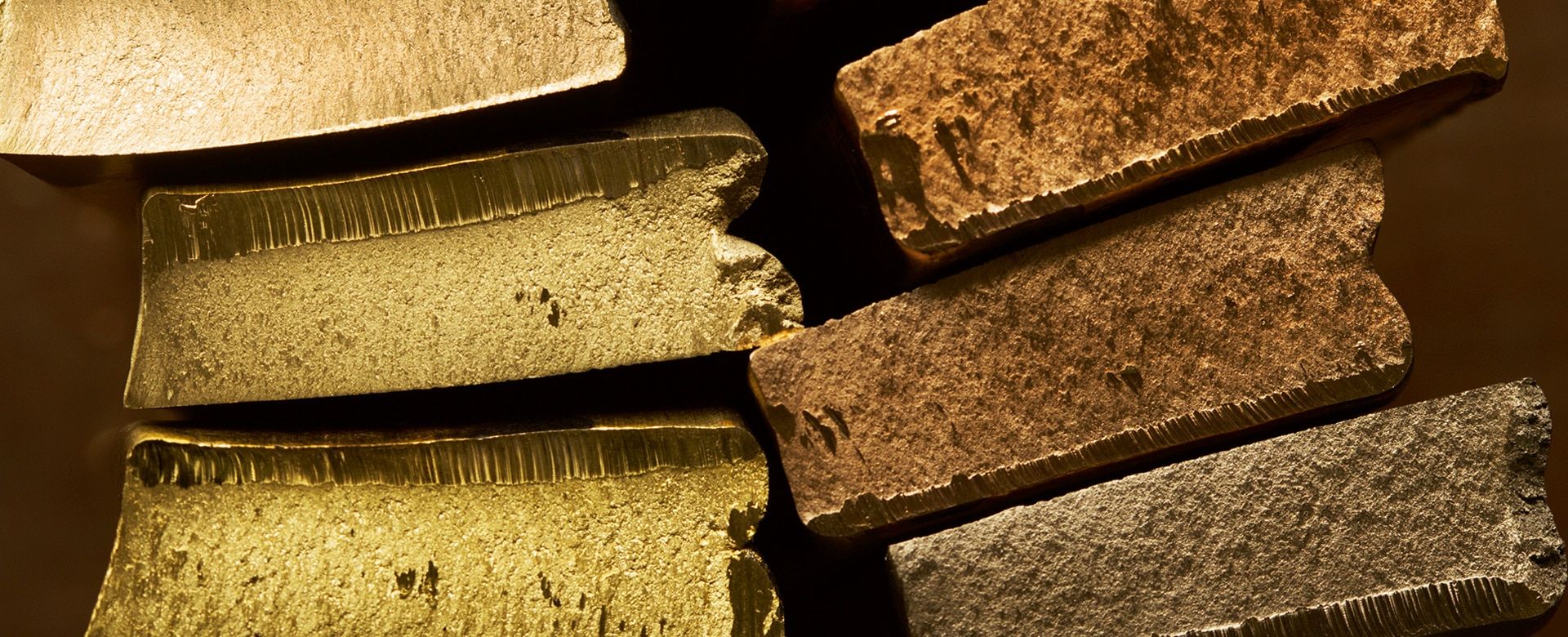 Goldbarren in verschiedenen Legierungen