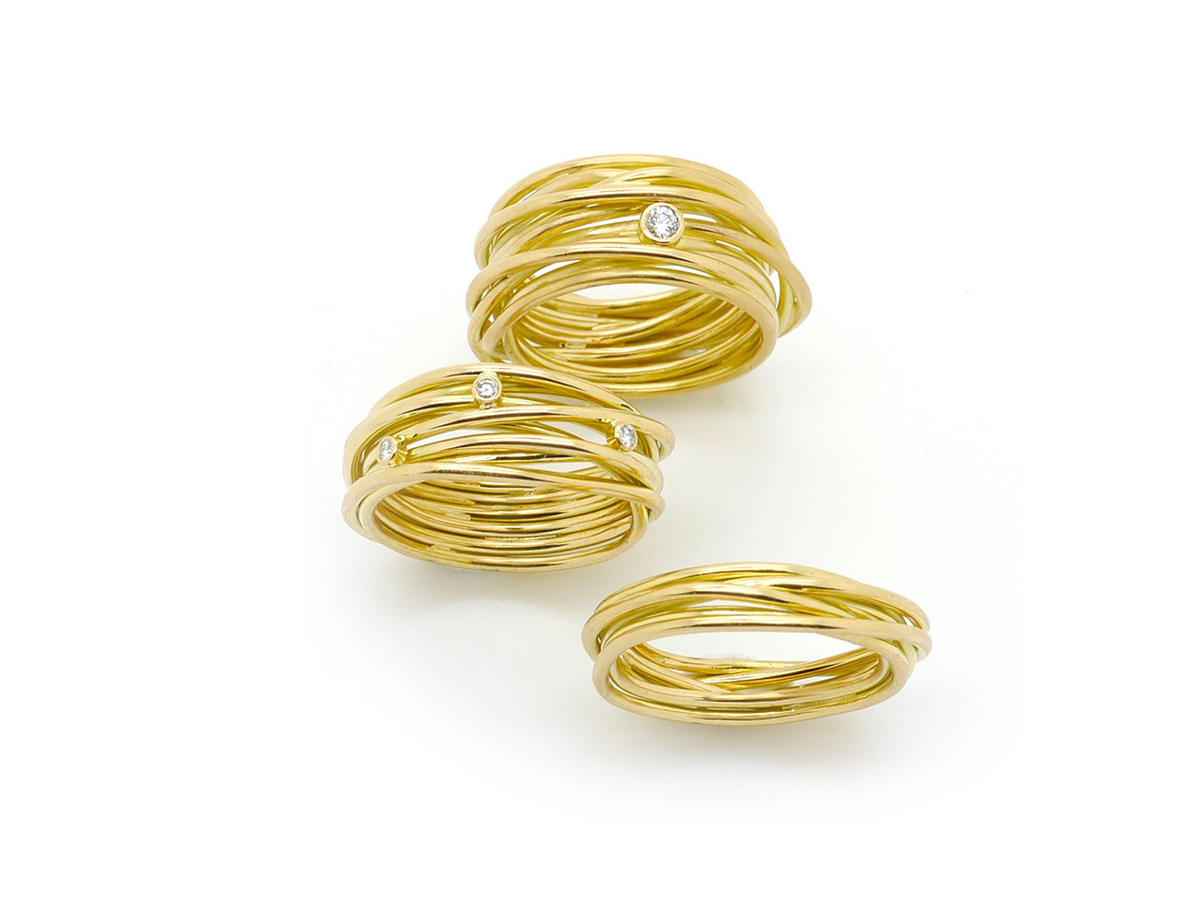 Schmuckatelier Peter Cullmann. Gewickelte Ringe aus Gelbgold.