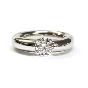 Niessing Spannring Verlauf in Platin mit einem lupenreinen Brillanten 1,01ct