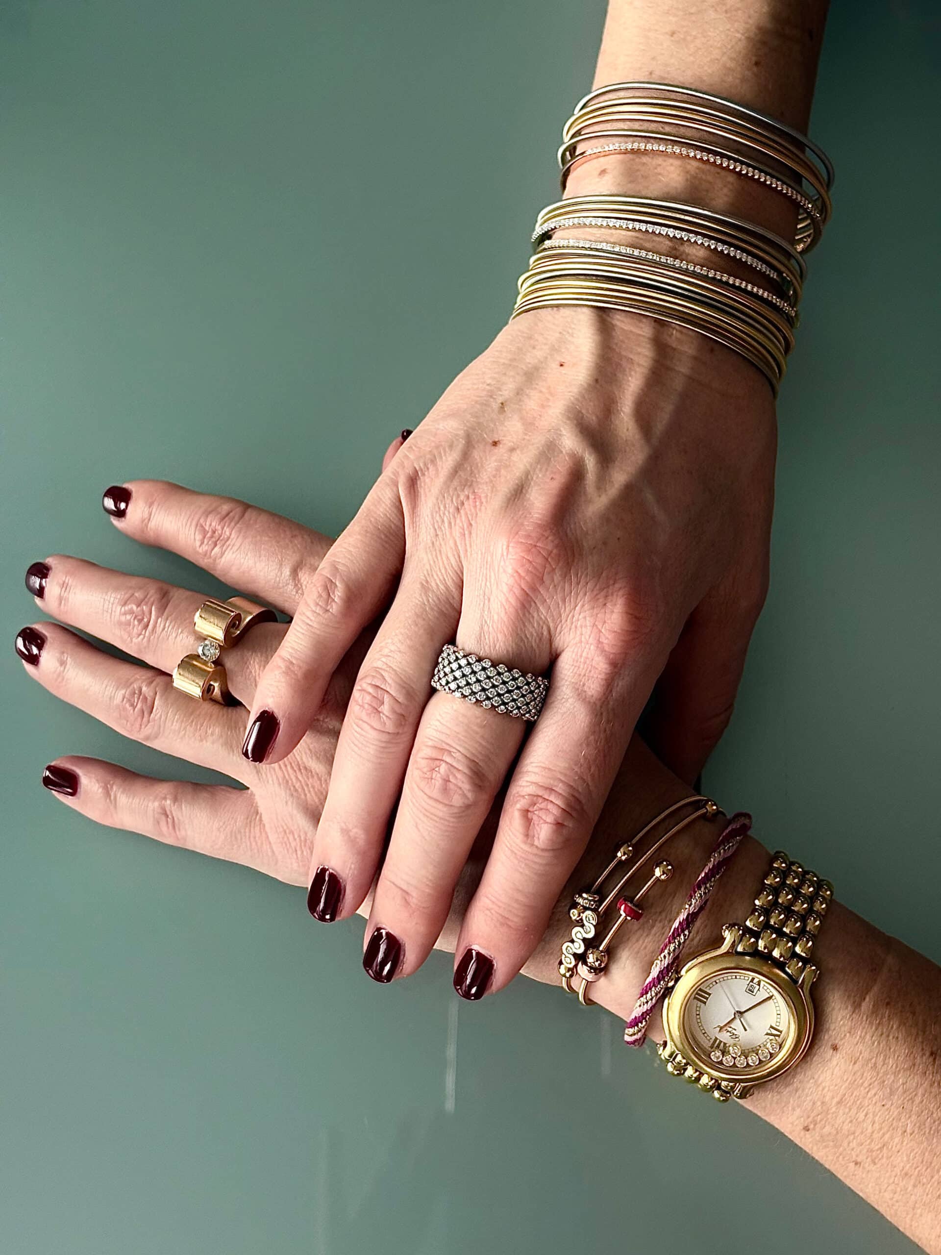 Beatrice Cullmann trägt Schmuck von Niessing und aus eigener Herstellung